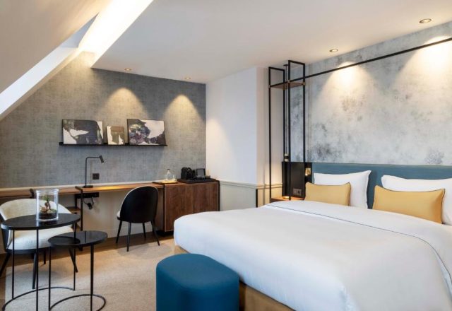 4-star Victoria Palace Hotel Paris bedroom