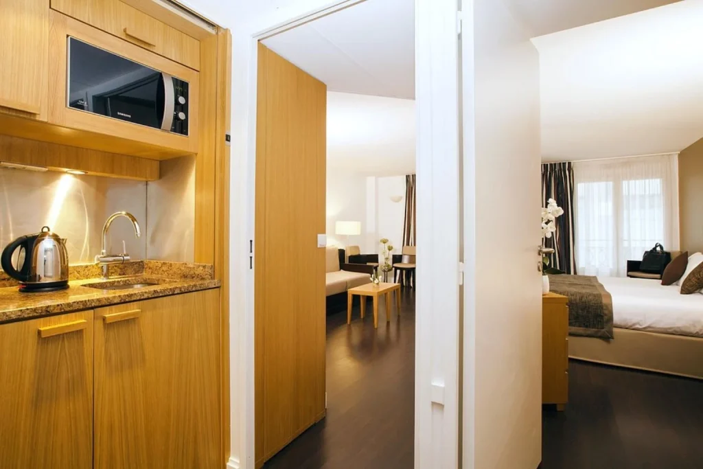 Apartment with kitchenette, bedroom and living area at Residhome Paris Opéra