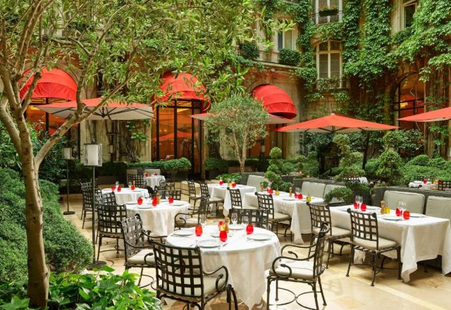 romantic Hôtel Plaza Athénée Paris